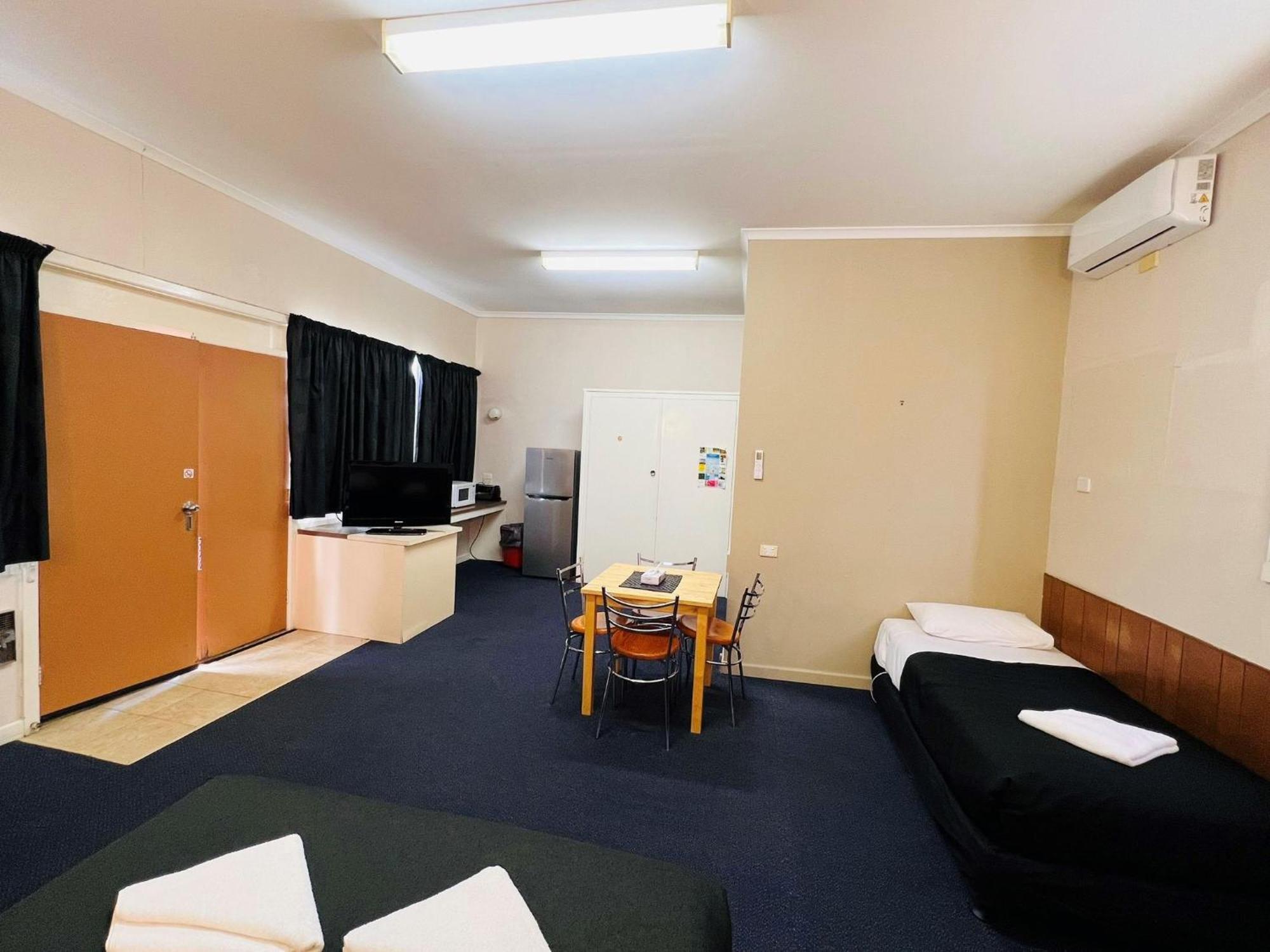 Horsham Motel Экстерьер фото